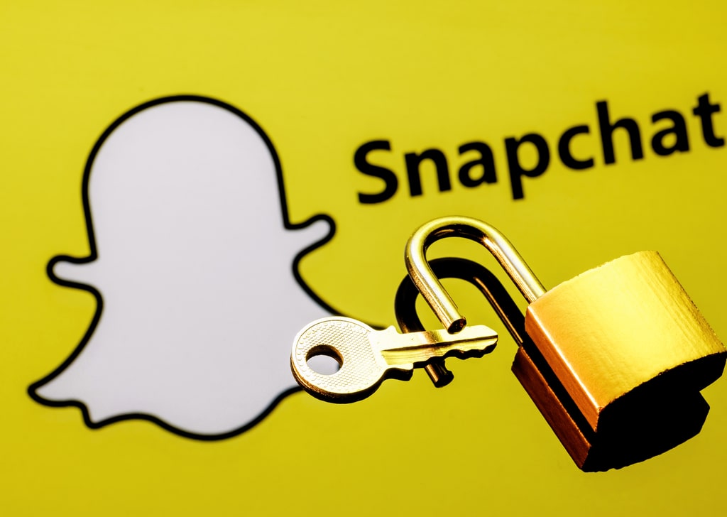 How to Open Snapchat Without the Person Knowing