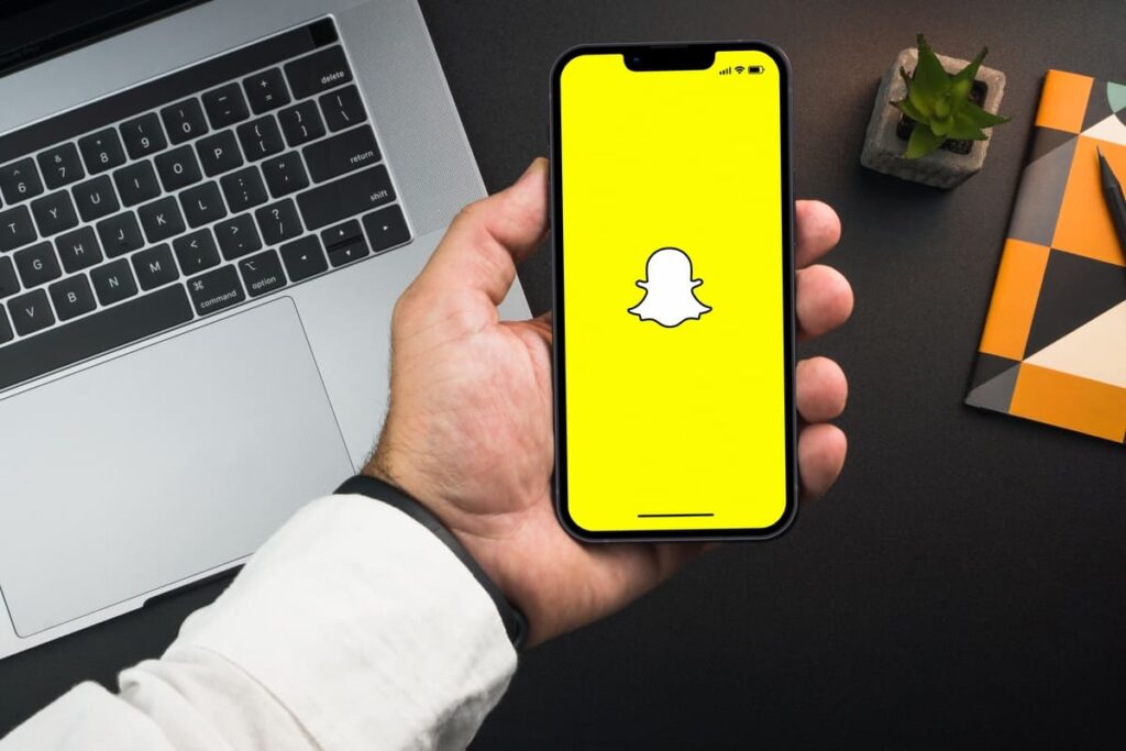 How to Read Snapchat Messages Without Them Knowing?